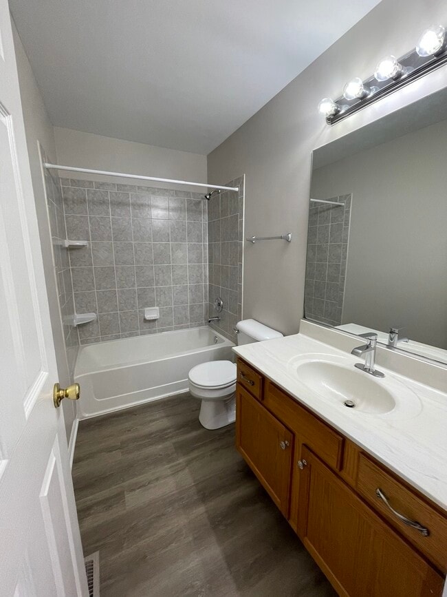 Building Photo - 1069 Symphony Dr
