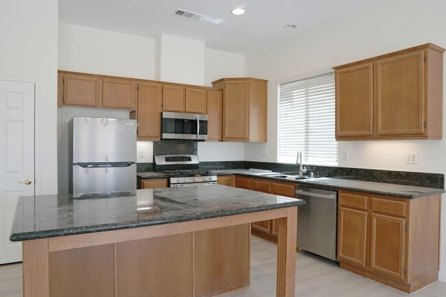 Building Photo - 84030 Colibri Ct
