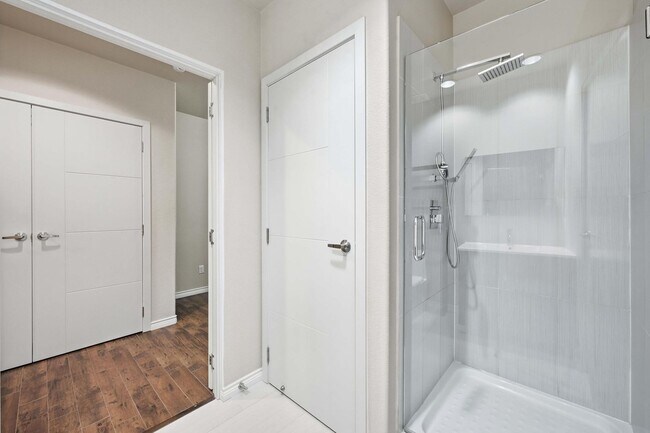 Building Photo - Beautiful Condo in Carrollton!