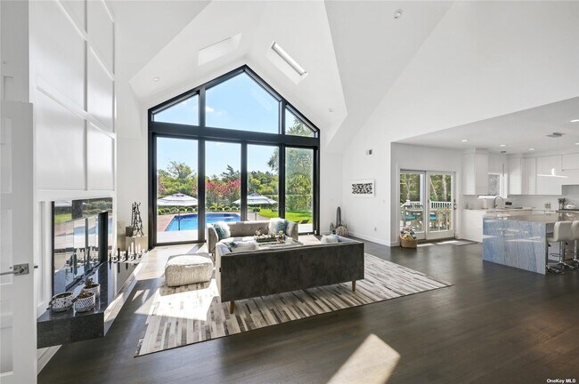 Building Photo - 18 Remsen Ln