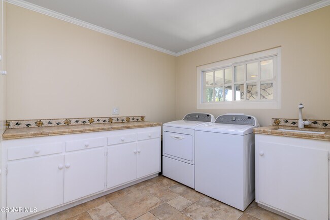Building Photo - 4161 Clubhouse Dr