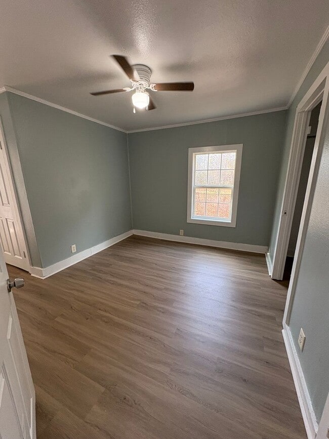 Building Photo - Nice house on large lot with low traffic