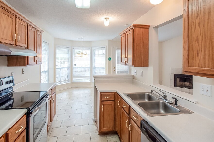 Building Photo - 3920 Paramount Cove