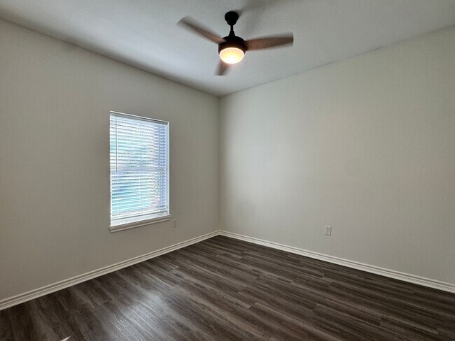 Building Photo - 13209 County Rd 499