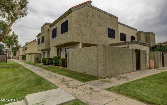 Building Photo - 4764 W Palo Verde Dr