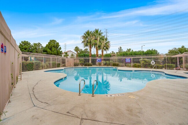 Building Photo - 7268 Vinca Rd