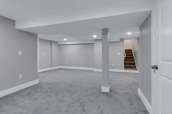 Building Photo - 3101 S Clarkson St