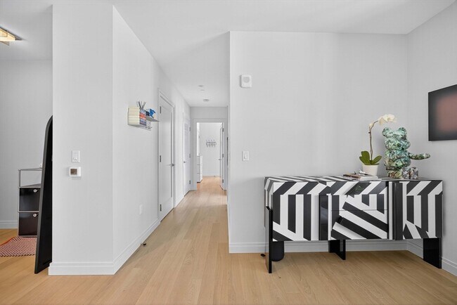 Building Photo - 135 Seaport Blvd