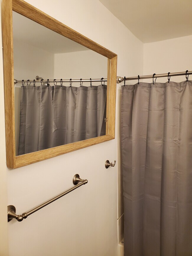 Building Photo - 96 Evergreen St