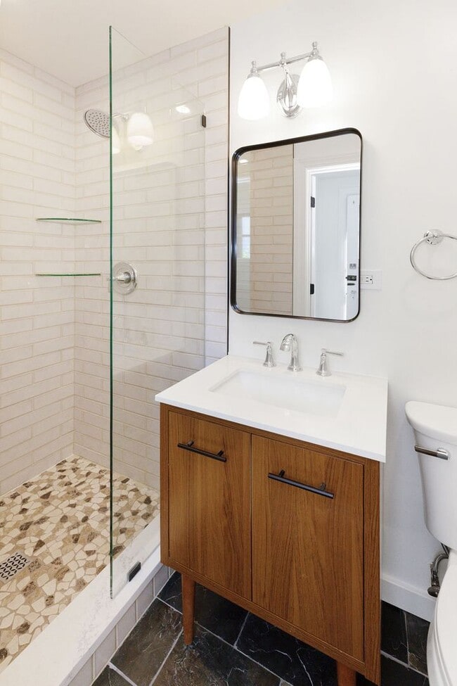 Building Photo - Renovated Home!