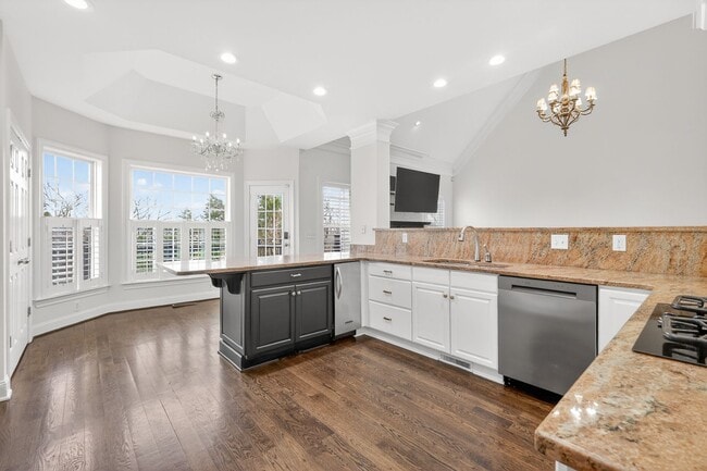 Building Photo - Beautiful 6BR Executive Brentwood Home with Pool