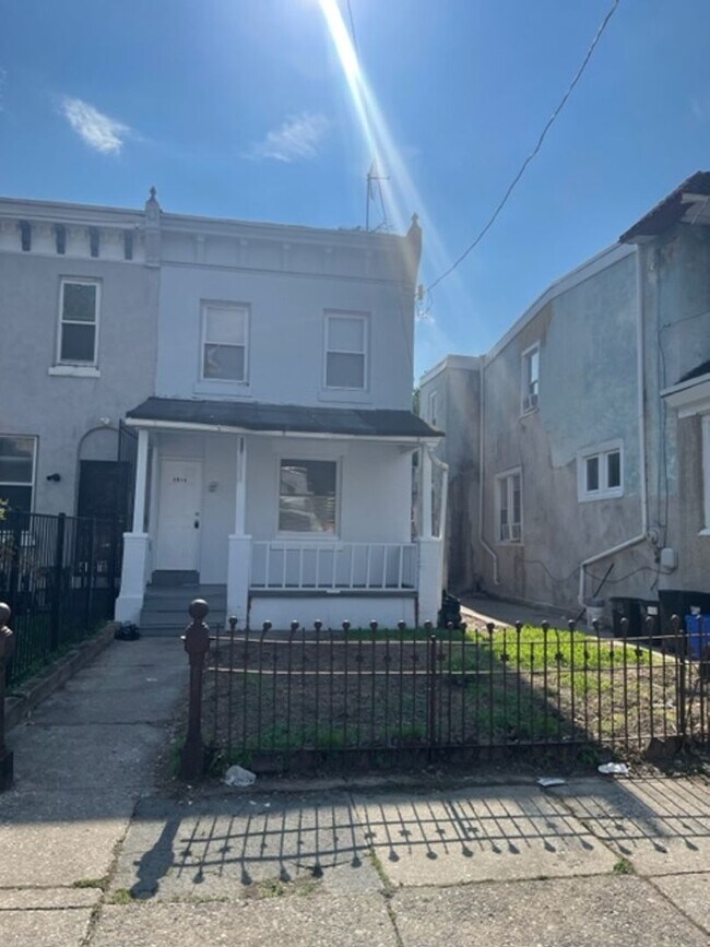 Building Photo - Amazing 3Bd/1Bath in Carroll Park