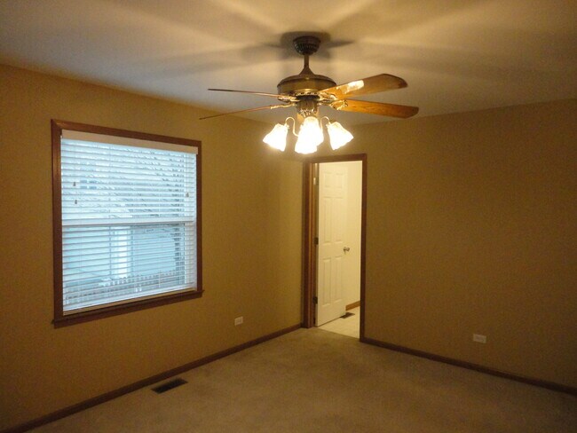 Building Photo - 5213 Aladdin Ct