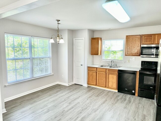 Building Photo - Updated 4BD, 2.5BA Raleigh Home With Easy ...