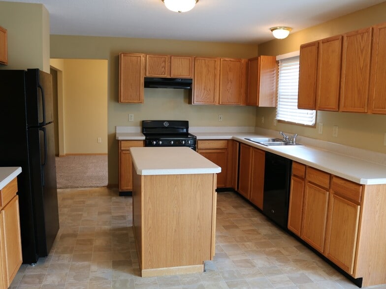 Building Photo - 395 Belfair Dr