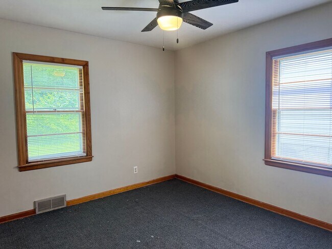 Building Photo - 724 Ratone St