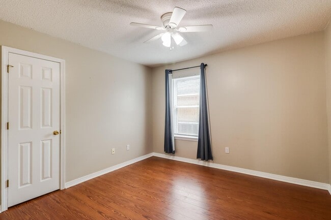 Building Photo - 8709 Palmetto Dr