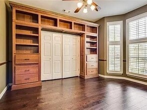 Building Photo - 3621 Roxbury Ln