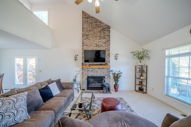 Building Photo - 474 Diana Ct