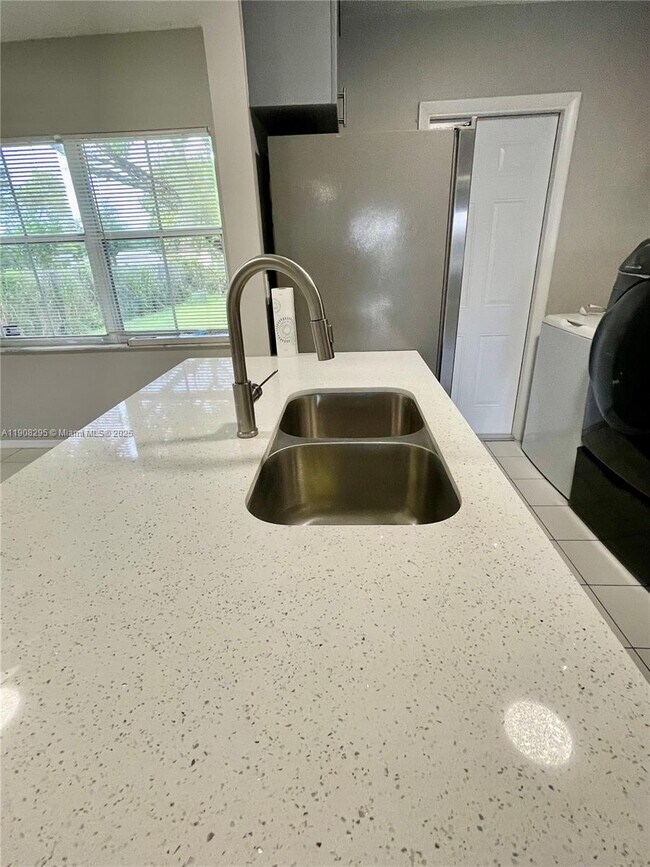 Building Photo - 5532 SW 22nd St