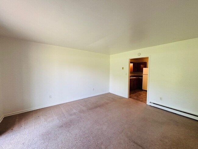 Building Photo - 1 Bedroom, 1 Bath Apartment