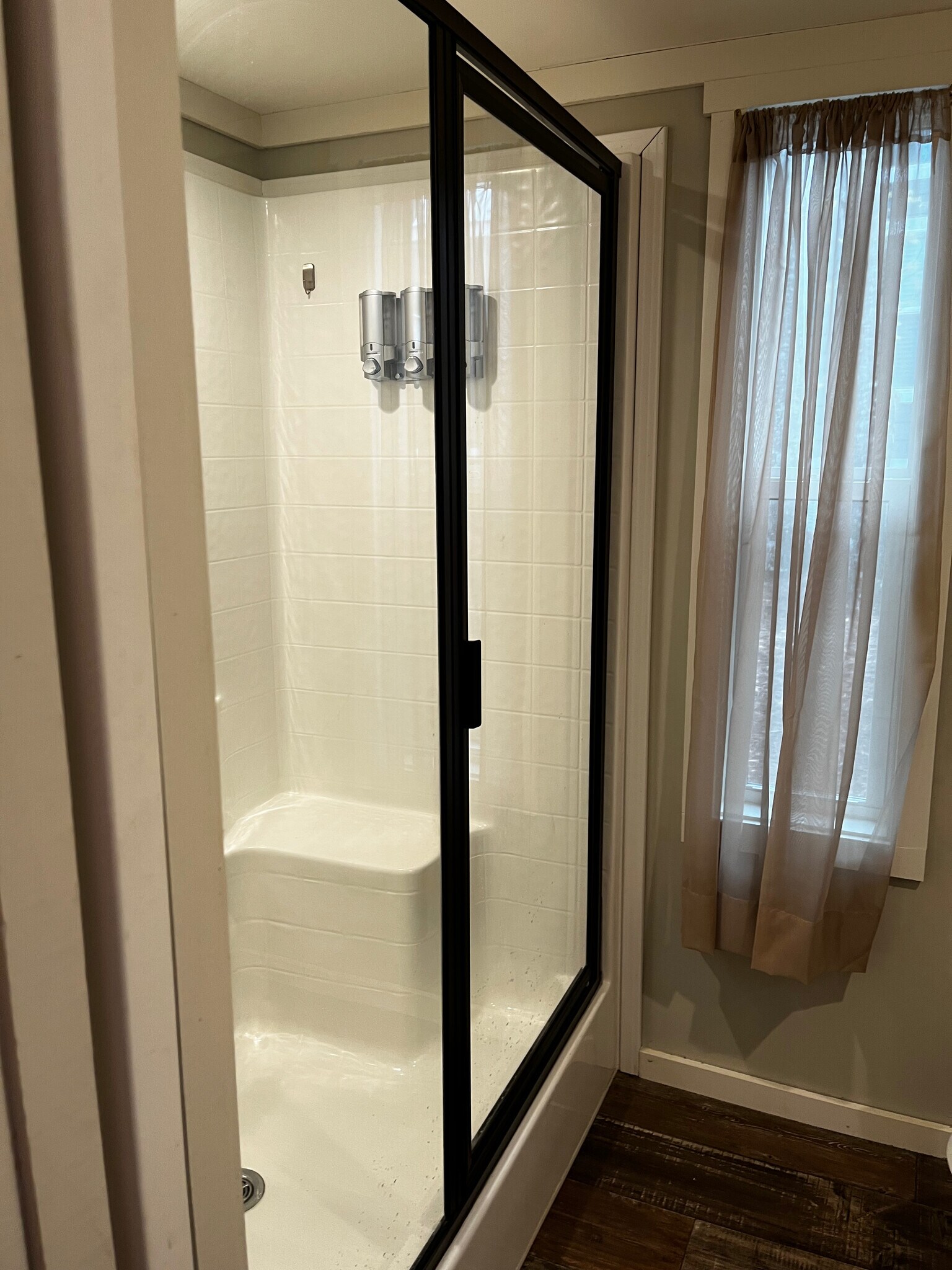 Building Photo - 4 Lakefront Cir