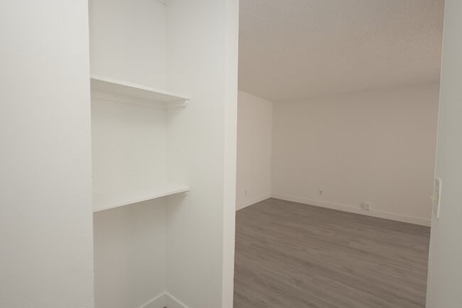 Building Photo - 943 Elden Ave