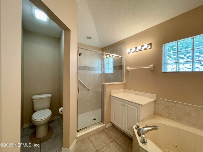 Building Photo - 704 Captains Dr