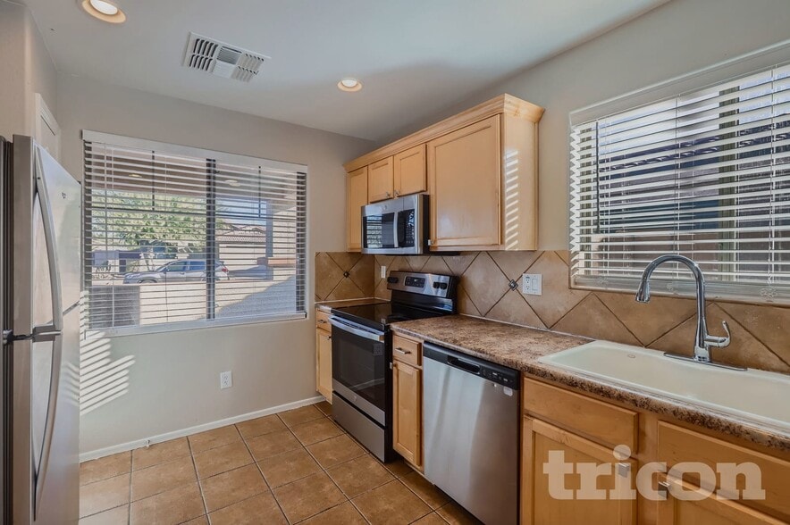 Building Photo - 25841 W Valley View Dr