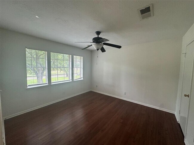 Building Photo - 11610 Cypresswood Dr