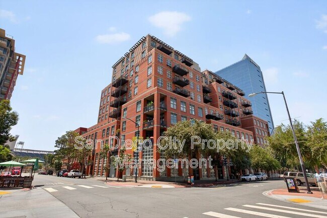 Building Photo - 877 Island Ave
