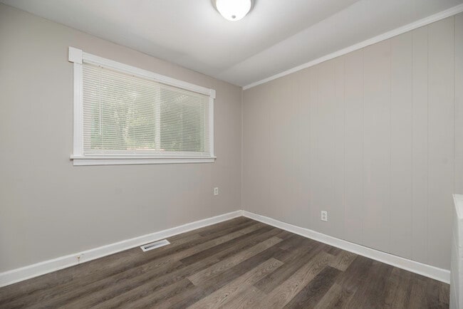 Building Photo - 210 Balfour Dr