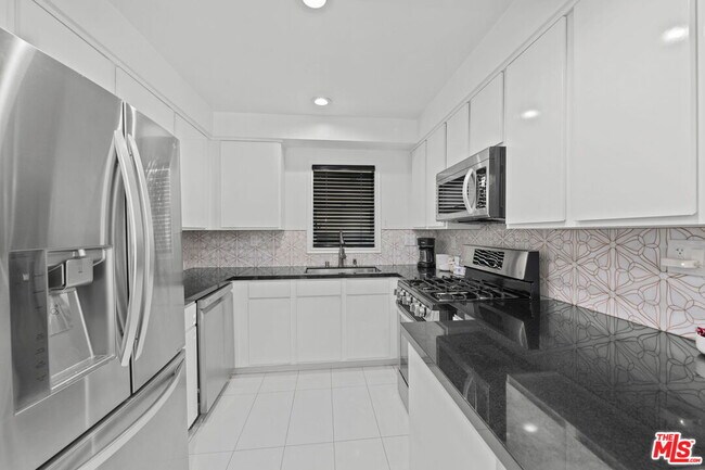 Building Photo - 11646 Chenault St