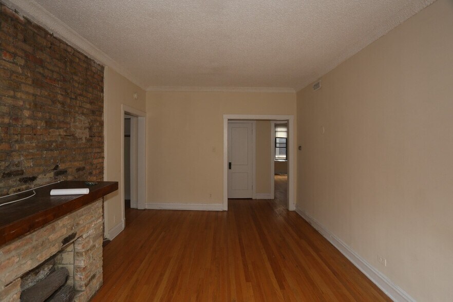 Building Photo - 3522 N Racine Ave