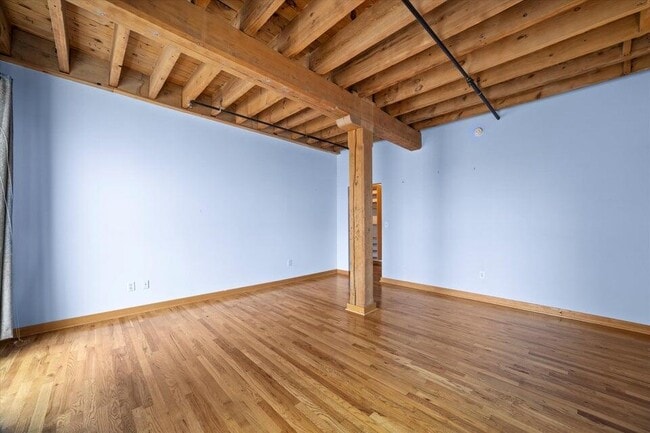 Building Photo - 418 N 3rd St