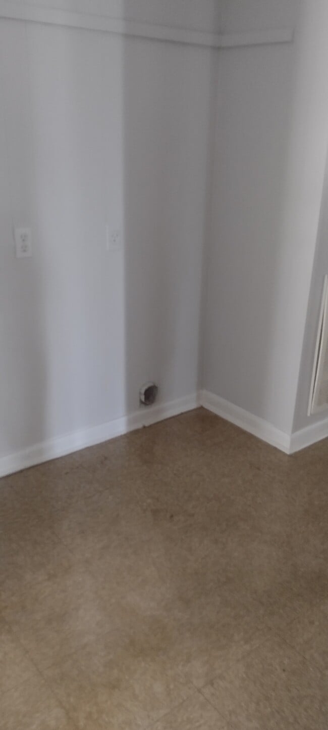 Building Photo - 141 Clinton Ct