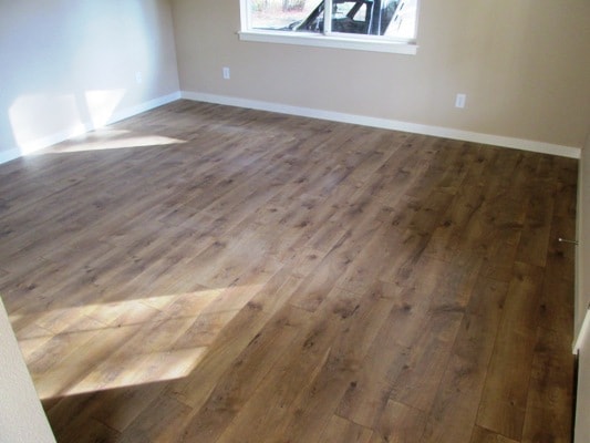 Building Photo - All Updated inside! Hardwood look floor, t...