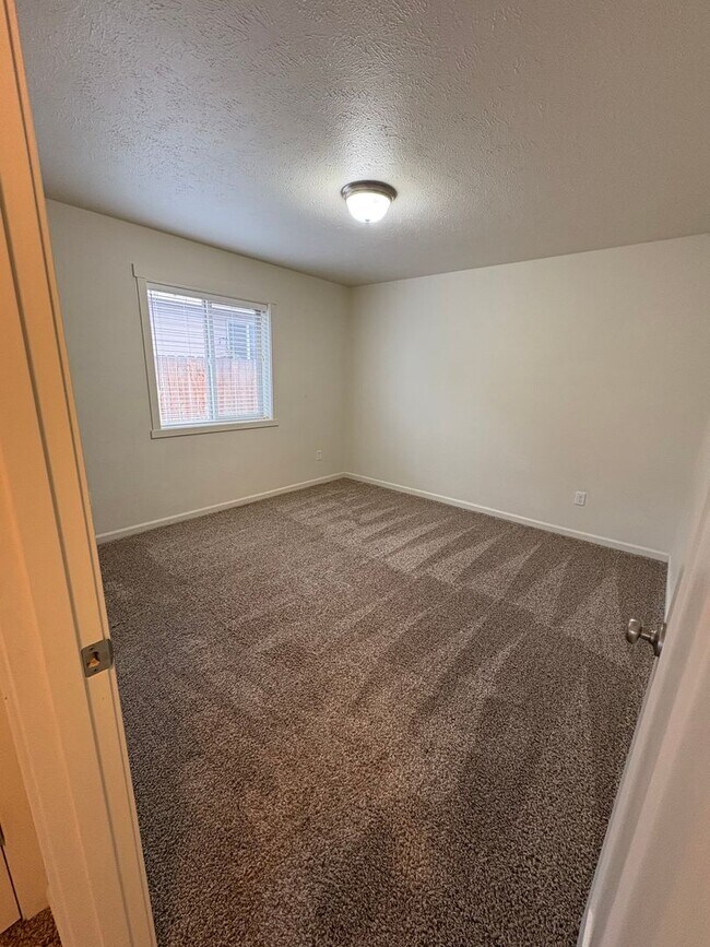 Building Photo - Home for rent in Quincy