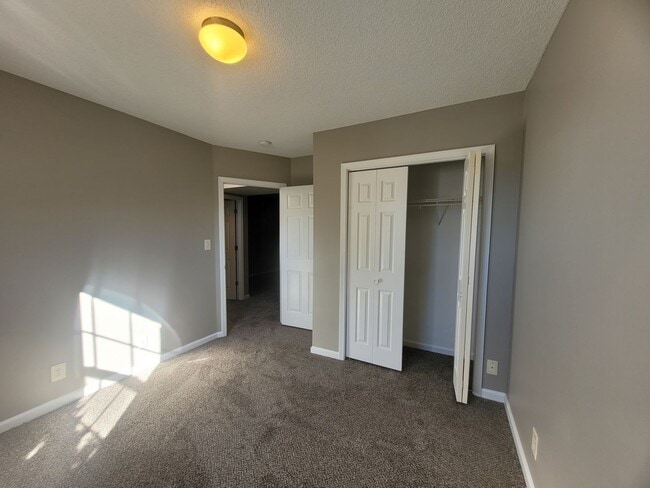 Building Photo - $1900 - 4 Beds 3 Bath + Bonus Room w/ Massive Fenced Yard