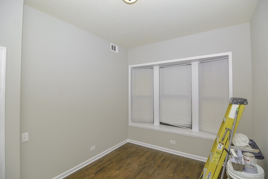 Building Photo - 1311 W Leland Ave