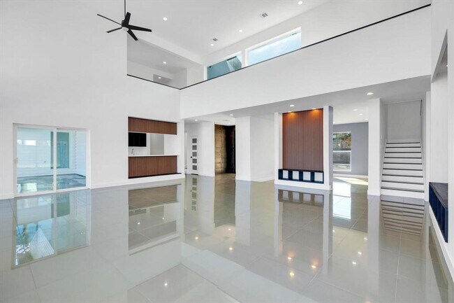 Building Photo - 12564 Memorial Dr