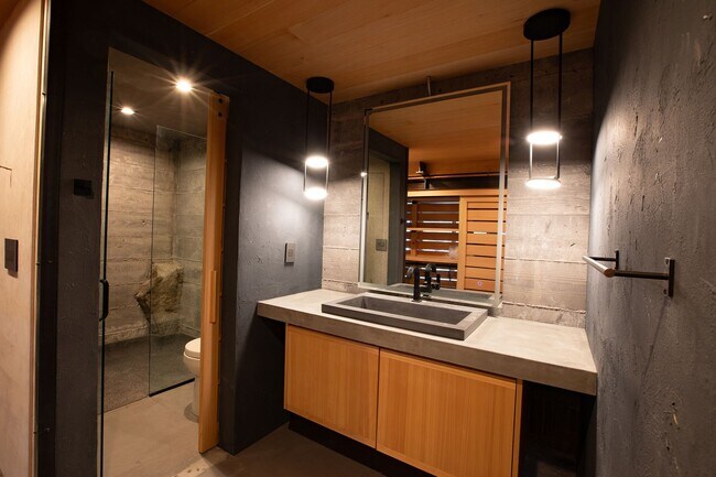 Building Photo - Architectural gem