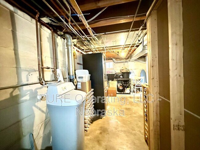 Building Photo - 4928 Happy Hollow Blvd