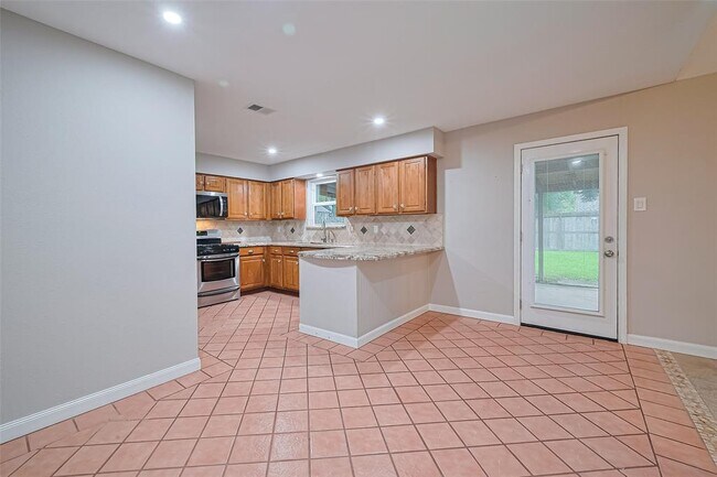 Building Photo - 10015 Sageyork Dr