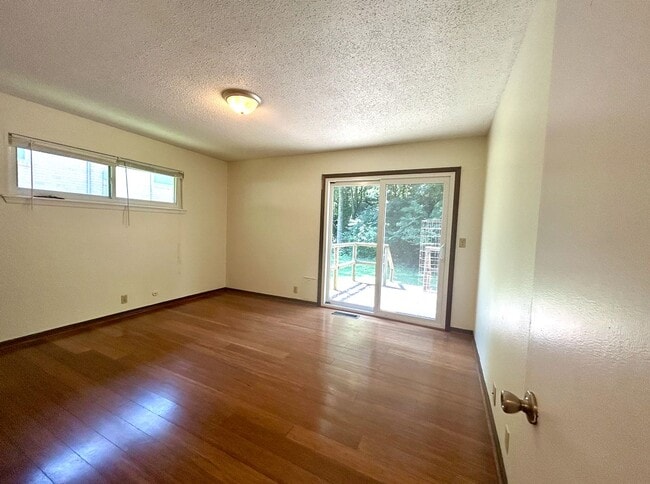 Building Photo - Two Bedroom Cottage Style Home Nestled in ...