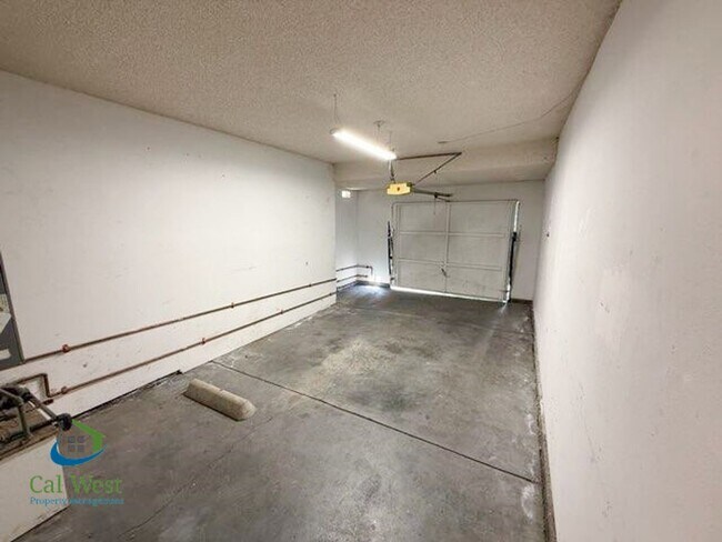 Building Photo - $3295 - Cute Cozy Recently Remodeled Duplex in Morgan Hill near Old Monterey