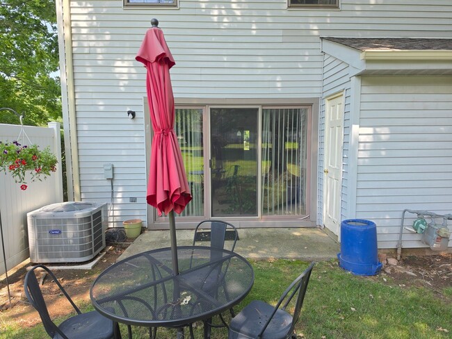 Building Photo - 120 Pear Tree Ln