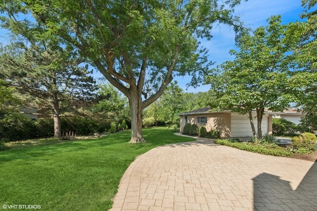 Building Photo - 30 Crescent Dr