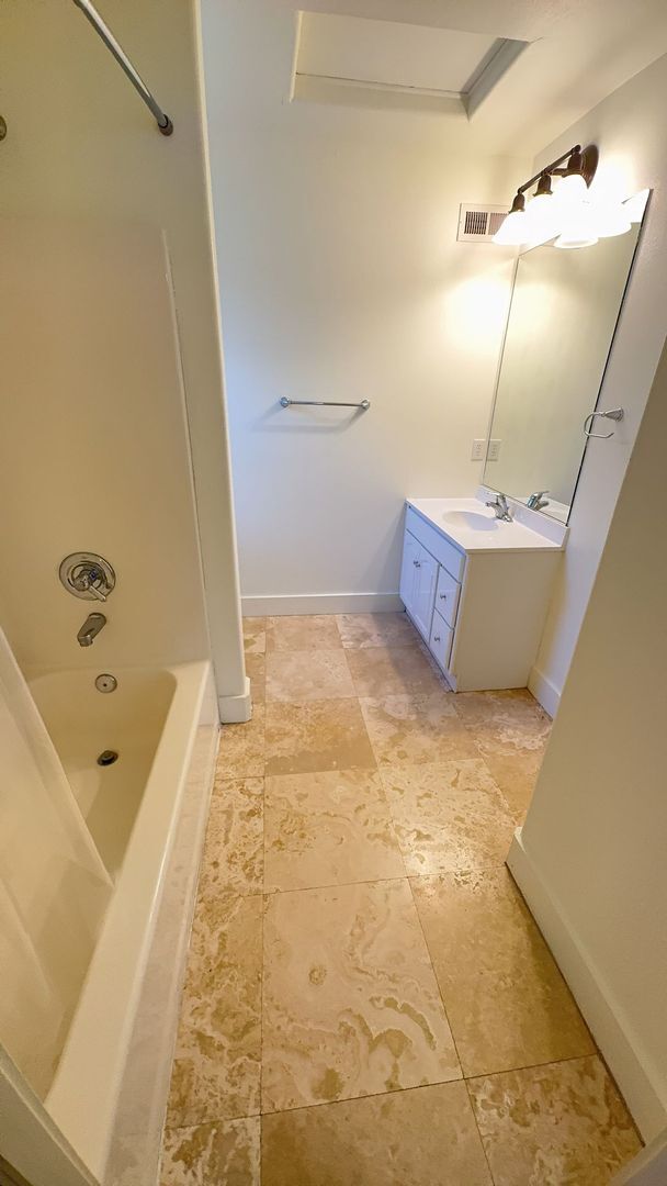Building Photo - 2 Bedroom-2.5 Bath Townhome