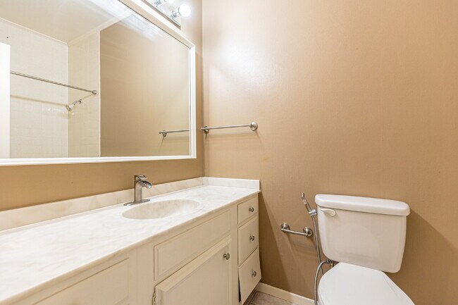 Building Photo - 3678 Hidden Dr